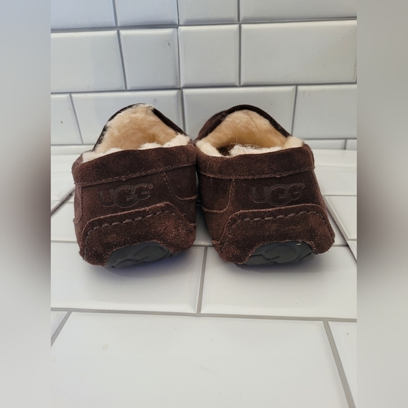 Ugg  S/N 1101110 Mens Ascot Suede Slipper Color Chocolate Brown Fur LinedSize main image 11